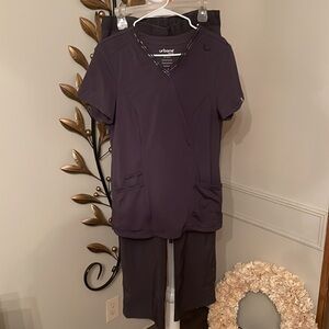 GUC Urban Impulse Scrubs Gray Size Medium Top & Bottom